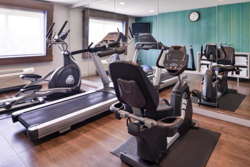 a gym with treadmills and elliptical machines at Holiday Inn Express Hotel & Suites Elgin by IHG in Elgin