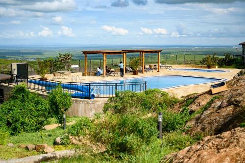 Hồ bơi trong/gần Saab Royale Resort