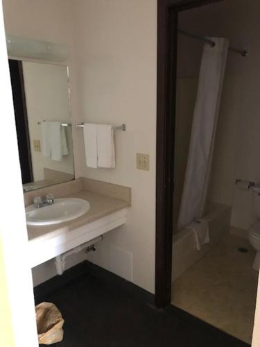 Midway Budget Inn – Photos 3