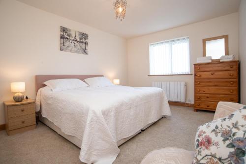 Gallery image of Finest Retreats - Sea Views Cottage in Prestatyn