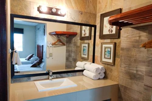 Ett badrum på Hotel Posada Santa Fe