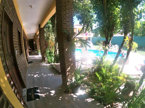 Vista de la piscina de Pousada Aruanã o alrededores