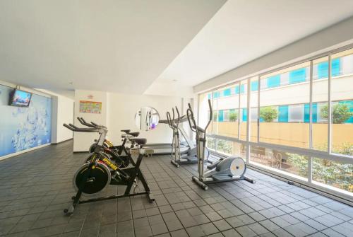 Fitness centrum a/nebo fitness zařízení v ubytování Aparta Suite Continental Bogotá
