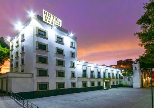 El edificio en el que está el hotel