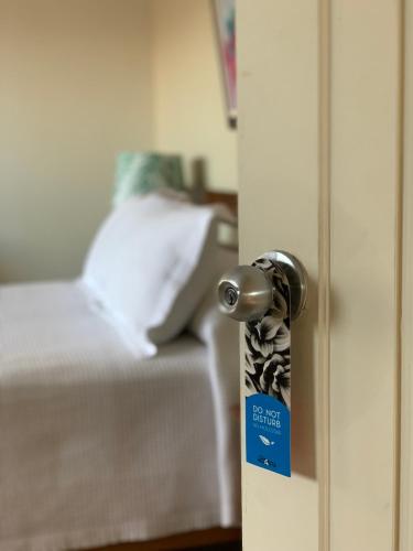 a door with a tag on it with a bed at Hotel Acosta in Iquitos