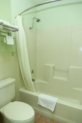 Koupelna v ubytování Budget Inn