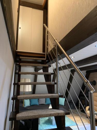 Palanda nebo palandy na pokoji v ubytování Natur Pur - Waldurlaub im Tiny House