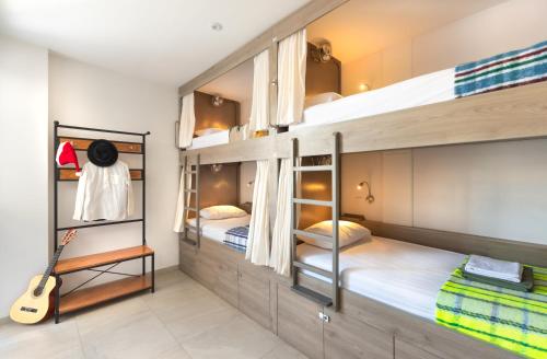 Postel nebo postele na pokoji v ubytování BOHOSTEL