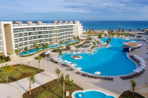 Ocean Coral Spring Resort - All Inclusive tesisinde veya buraya yakın yüzme havuzu