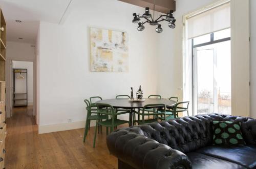 Beautiful 3-Story house in Chiado with a 40m² private terrace