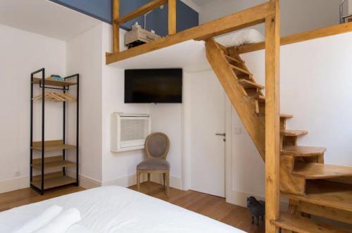 Beautiful 3-Story house in Chiado with a 40m² private terrace