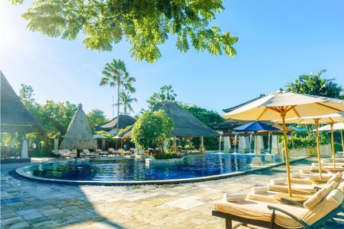 The swimming pool at or close to Rama Beach Resort and Villas