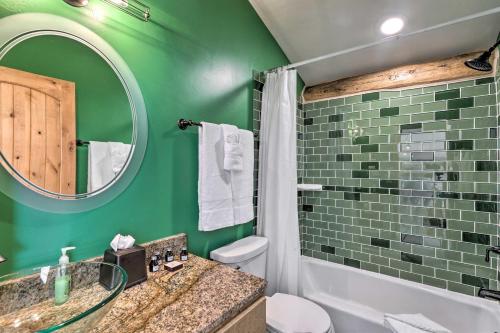 Phòng tắm tại Fox Farm Retreat Hillside Telluride Home with Sauna