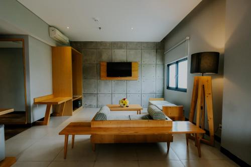 a living room with a couch and a table at Ayaartta Hotel Malioboro in Yogyakarta