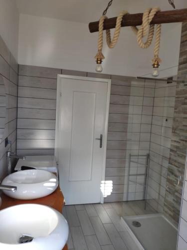 a bathroom with two sinks and a tub at Sweet House Self Check-in 24h in Cavallasca