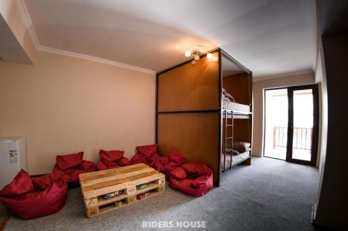 Капсульные апартаменты Riders House