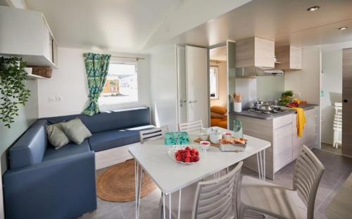 Dapur atau dapur kecil di Camping L'Evasion 4 etoiles