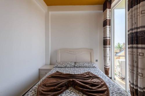 a bedroom with a bed with a blanket on it at Amaze Residence luxury 2bedroom apartment 2 in Boralesgamuwa