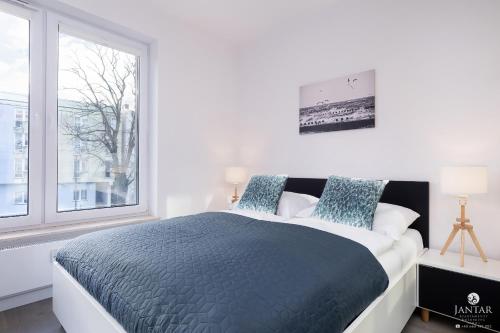 Cama ou camas em um quarto em Jantar Apartamenty - Nadmorskie Tarasy SPA