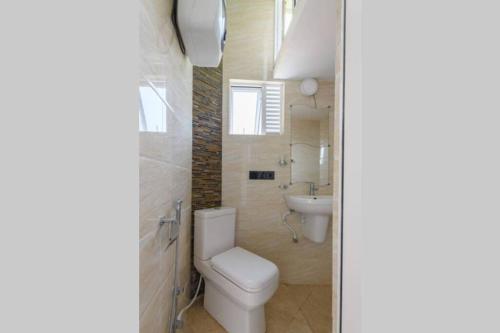 a bathroom with a toilet and a sink at Amaze Residence luxury 2 bedroom apartment 6 in Boralesgamuwa