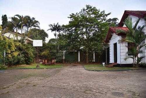 Jardín al aire libre en Antique Tourists Lodge