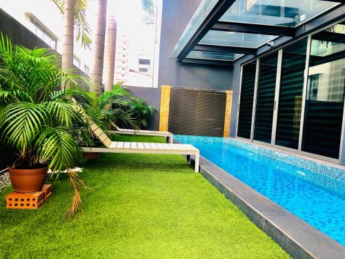 Swimming pool sa o malapit sa JJH Serviced Apartments near Serangoon MRT