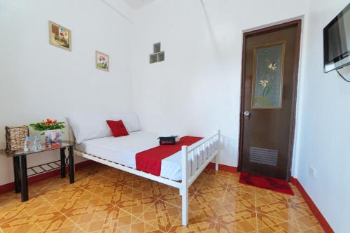 Ένα ή περισσότερα κρεβάτια σε δωμάτιο στο RedDoorz at Pag Asa Rawis Legazpi