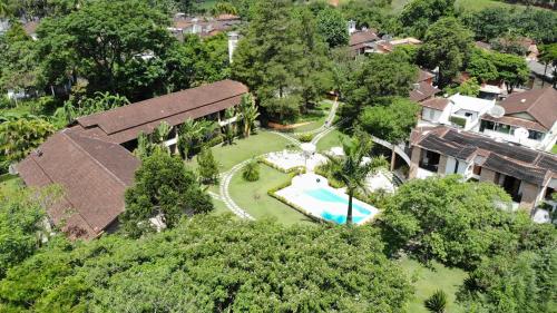 an aerial view of a house with a swimming pool at Pousada Muriqui in São Francisco Xavier