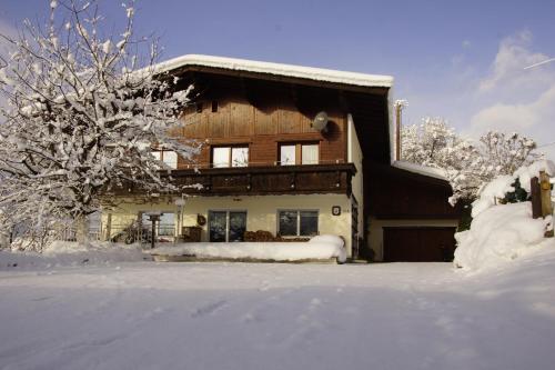 冬のFerienwohnung Zillertal - Haus Dichtlの様子