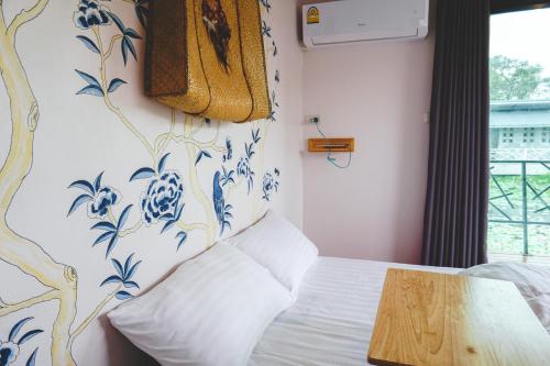 Postel nebo postele na pokoji v ubytování Patoey House