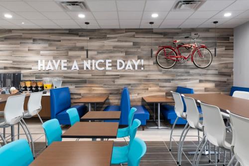 Hotel Monreale Express International Drive Orlando Image