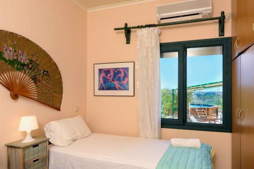 A bed or beds in a room at Best View Mountain Villa