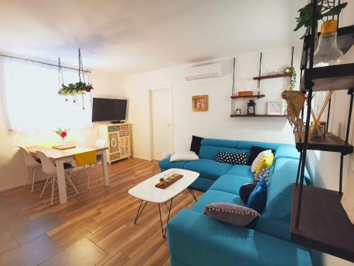 COLORS APARTMENT SPLIT