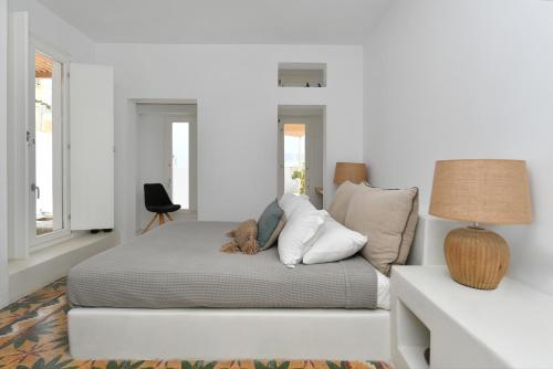 Thiro Santorini photo 2