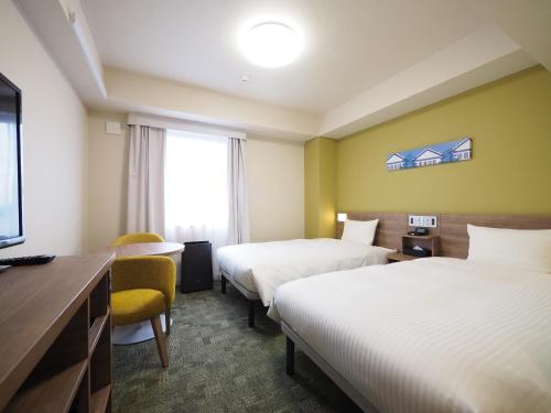 Giường trong phòng chung tại Tabino Hotel Kurashiki Mizushima