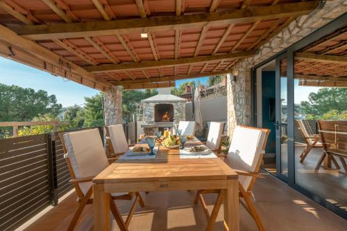 Paradiso Apartment with Private Jacuzzi and Terrace