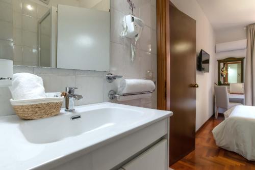 Ένα ή περισσότερα κρεβάτια σε δωμάτιο στο Plaza Rooms Ciampino