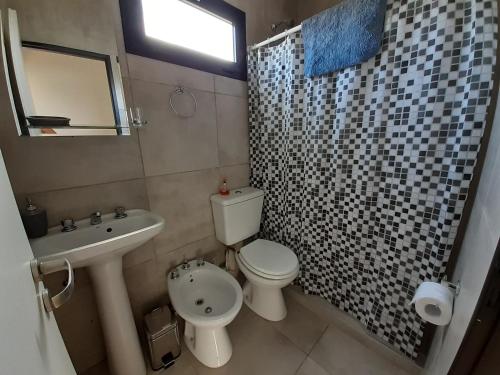 Ένα μπάνιο στο Cubil Gris Casa conteiner 1 dormitorio