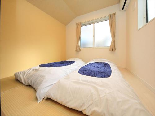 Tempat tidur dalam kamar di COTO Tokyo Shibuya 8