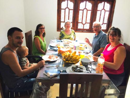 Makanan di atau berdekatan rumah percutian