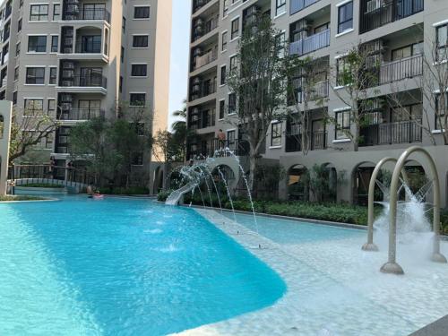 Bazén v ubytování La Casita pool access condo HuaHin nebo v jeho okolí