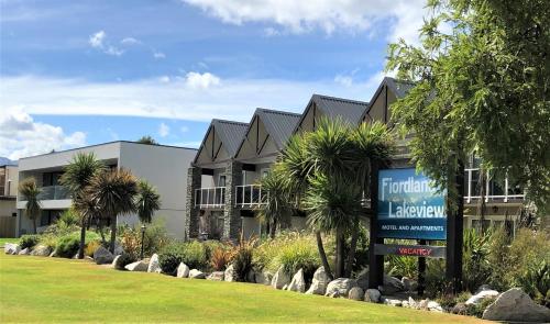 Zahrada ubytování Fiordland Lakeview Motel and Apartments