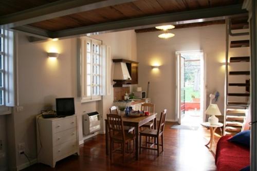 a kitchen and dining room with a table and chairs at Tenuta Agricola Fonte Di Papa in Monterotondo