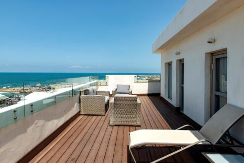 
A balcony or terrace at Port and Blue TLV Boutique Suites
