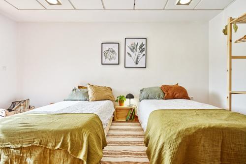 En eller flere senge i et værelse på Casa LLimona: La casa perfecta para tus vacaciones.