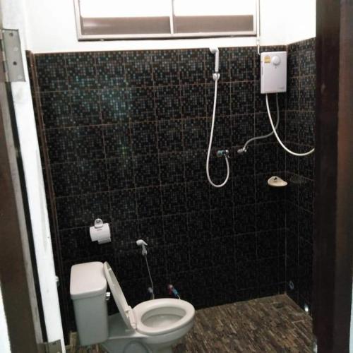 a bathroom with a toilet and a shower at Wangtong Resort 2 in Ban Huai Salok