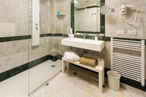 Un baño de Seawater Hotel Bio & Beauty Spa