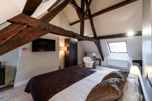 Tempat tidur dalam kamar di Hotel Onderbergen