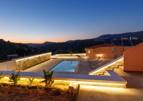 Bazén v ubytování Georgioupoli Studio 2 with a pool and lake views nebo v jeho okolí