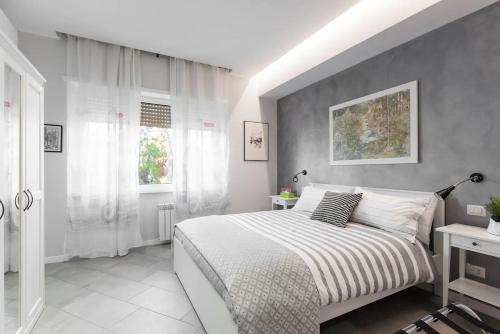 A bed or beds in a room at Interno 1 Ciampino Roma Luxury Apartment